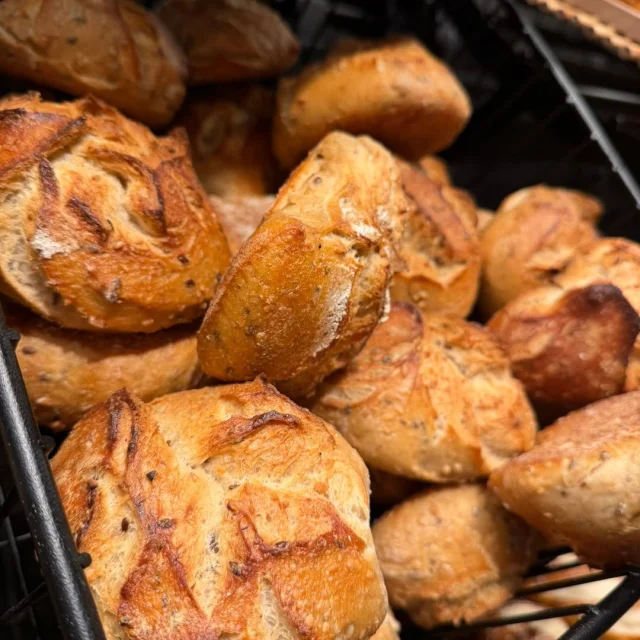 Habt ein schönes Wochenende! Wir sehen uns beim Brötchenholen.